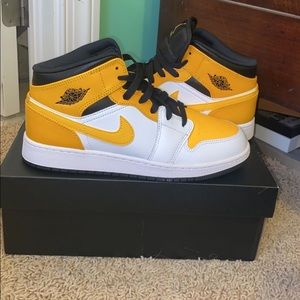 Air Jordan 1 mids 7 youth